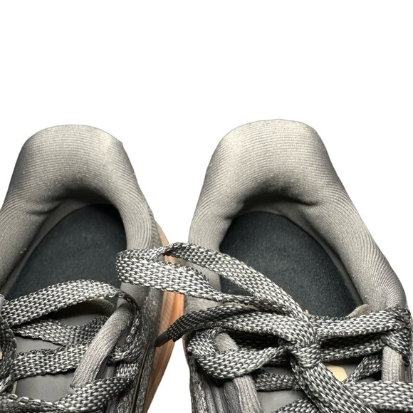 Brooks Launch 10 womens 7.5 grey/crystal grey/pale Peach colorway breathable run - Picture 4 of 10